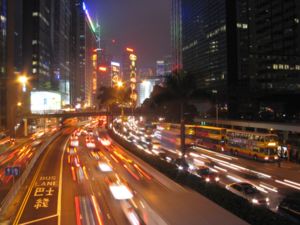 （圖）交通繁忙的香港島告士打道