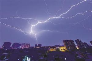 熱雷雨[氣團雷雨的一種]