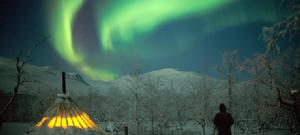 特羅姆斯(Troms)的冬季特色是藍光、北極光和皚皚白雪