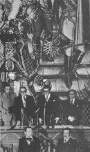 1974年8月7日，洛佩斯·米切爾森宣誓就職總統