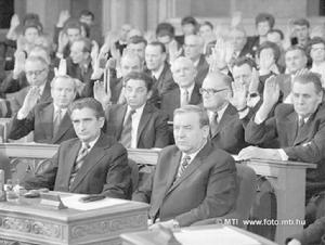 豪沃希·費倫茨和胡薩爾·伊斯特萬在國會