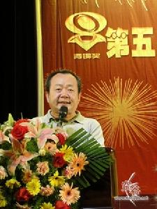 廣西大學文學院院長李寅生教授致開幕詞