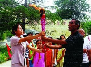 （圖）河南山寨火炬傳遞