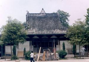 龍居寺中殿