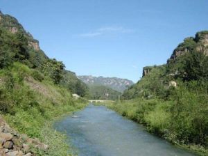 龍泉河[長江中游鄱陽湖水系西河的上源]