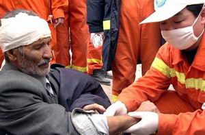 （圖）中國國際救援隊在伊朗地震災區進行醫療巡診