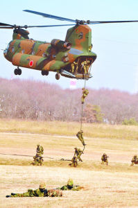 日本陸上自衛隊第一空挺團部隊機降訓練 