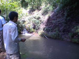 永勝鎮人民閒下的時候釣魚也是一種樂趣