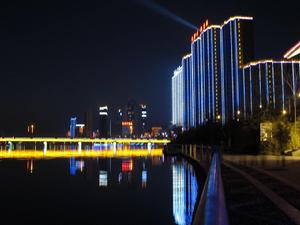 藉水河畔，美麗夜景