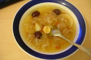 銀耳燉豬肉 銀耳燉豬肉