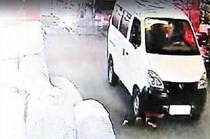10·13廣東佛山女童遭兩車碾壓事件