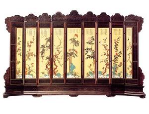 紫檀屏風，中國人都喜歡高檔的木家具，這是出於對木頭與生俱來的親近