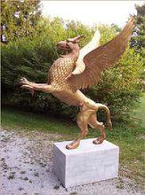 獅身鷹首獸雕塑
