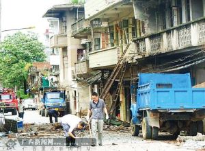 民警正在現場調查取證