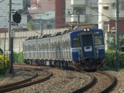 台鐵EMU500型區間車