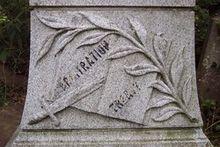 威廉·蘭德爾·克里默之墓碑基座