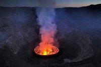 冒死探險尼拉貢戈火山