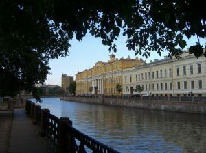 尤蘇波夫宮（Юсуповский дворец）建在莫伊卡河岸邊