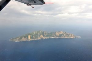 中國海監飛機首次和海監船展開釣魚島立體巡航