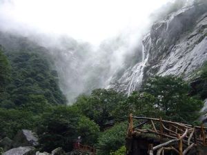 大鄣山臥龍谷旅遊區