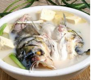 豆腐芫荽魚頭湯