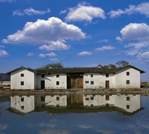 中國工農紅軍總政治部舊址位的瑞金沙洲壩鄉白屋子