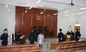 學生舉辦模擬法庭審判