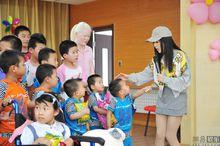 楊鈺瑩赴濟南福利院向兒童祝賀節日
