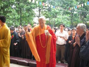 天童禪寺首座修祥長老主持灑淨儀式