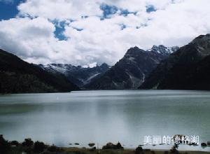 德格湖