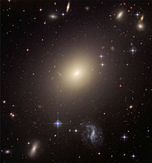 巨大的橢圓星系：ESO 325-G004