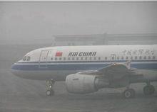 停靠在機場的中國國際航空公司班機