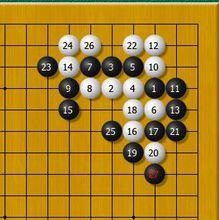 防止黑棋在上邊先手擋下，但加厚了黑右邊。