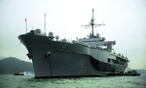 藍嶺號兩棲指揮艦（圖四）