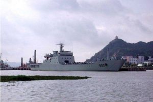 華頂山號坦克登入艦