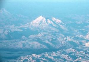 伊利亞姆納火山