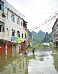 廣西忻城縣北更鄉遭遇降雨襲擊10