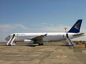 （圖）一架降落在阿克套機場的阿斯塔納航空空中客車A320客機