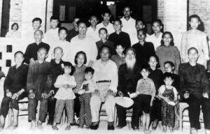 毛澤東1959年回韶山與毛澤連（前排右一）一家及鄉親們合影