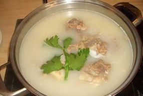 蔬菜雞骨架湯