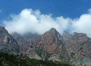 （圖）煙霧繚繞的賀蘭山