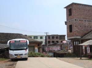 知市坪班車 蔣書逸/攝