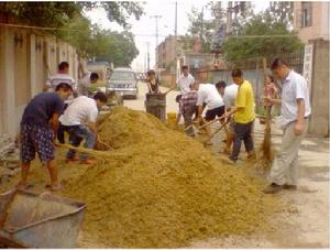 2011年8月下旬部分學員學習食用菌栽培拌料