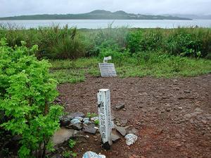 嘉彌真島的“山頂”，可遠眺小濱島。