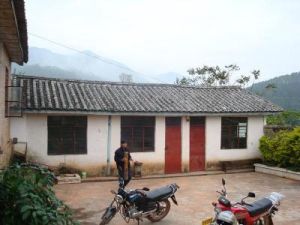 路東村[雲南景東彝族自治縣文井鎮路東村]