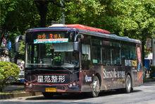 桂林公交3路JXK6108BPHEV型油電混合動力公車