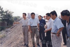1999年8月31日，水利部副部長張春園到楊凌考察
