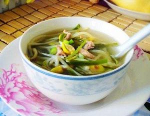 砂仁豆芽瘦肉湯