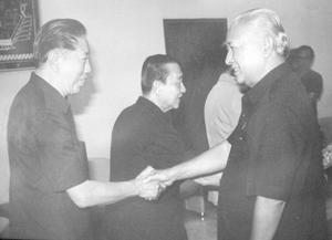 印尼時任總統蘇哈托接見何隆朝