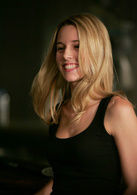 Jo   演員 Alona Tal